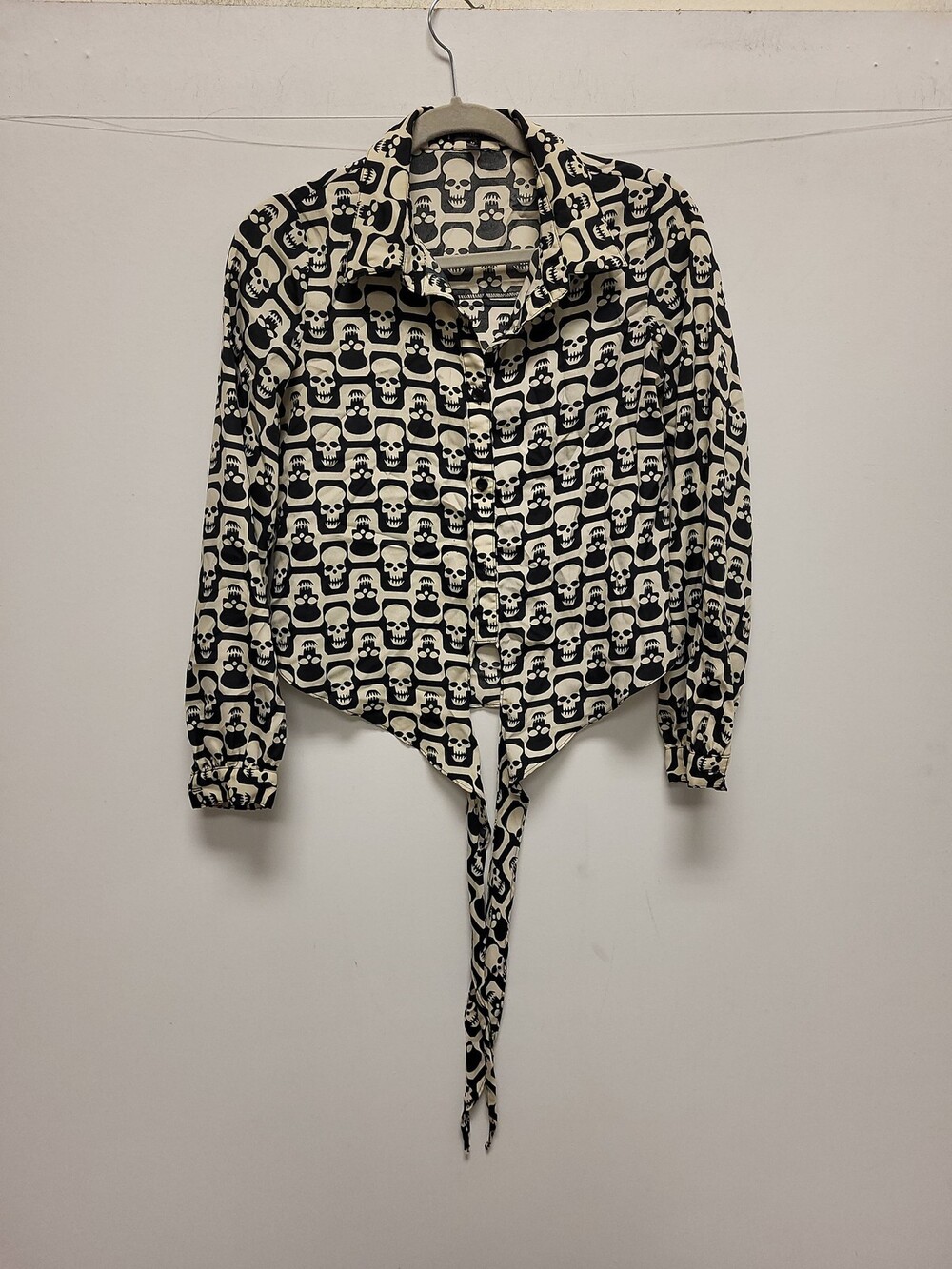 PRIPE Blouse Top Skull Print Tie Front Long Sleeve Button Up Shirt Size M